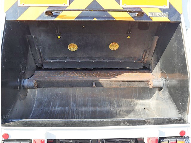 日野レンジャーパッカー車（塵芥車）中型（4t）[写真12]