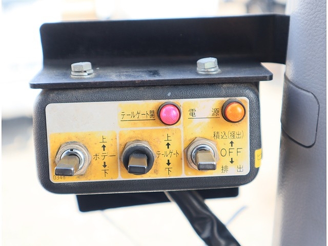 日野レンジャーパッカー車（塵芥車）中型（4t）[写真17]