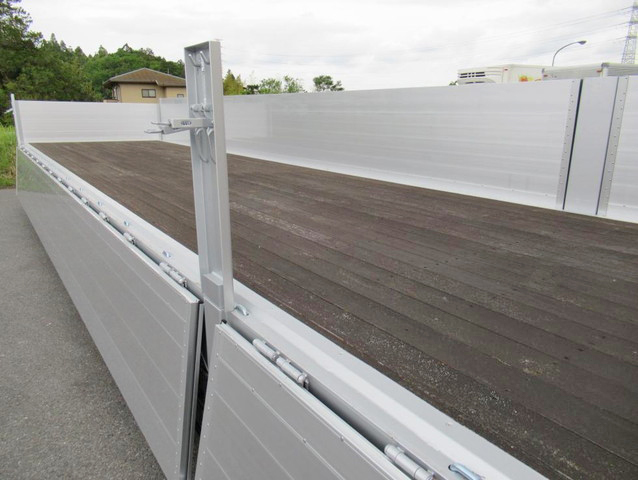 三菱ふそうスーパーグレートアルミブロック大型（10t）[写真21]