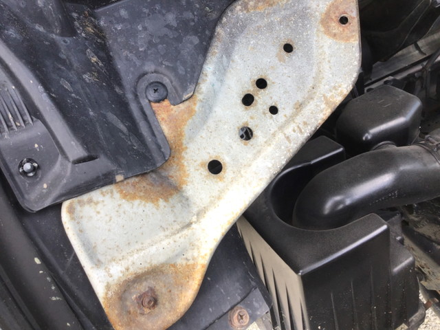 いすゞエルフ高所作業車小型（2t・3t）[写真24]