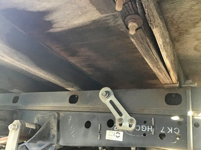 いすゞエルフ平ボディ小型（2t・3t）[写真13]