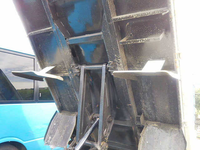 三菱ふそうキャンターダンプ小型（2t・3t）[写真10]