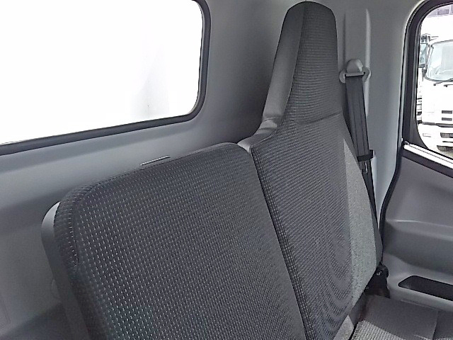 三菱ふそうキャンターアルミウイング小型（2t・3t）[写真32]