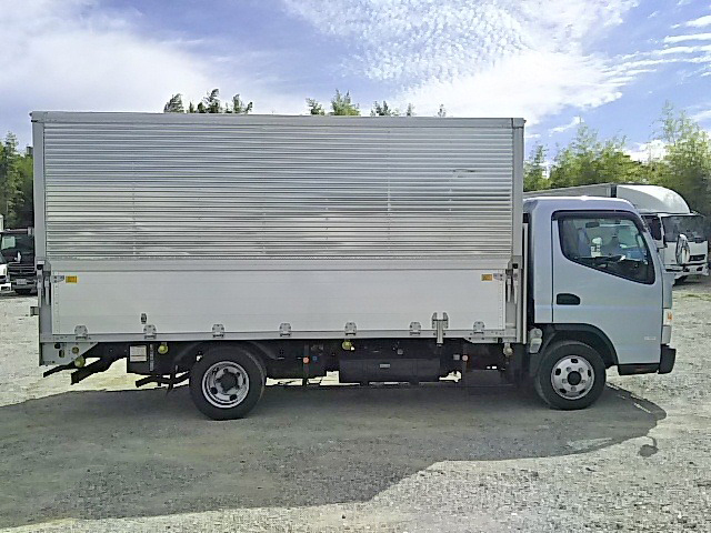 三菱ふそうキャンターアルミウイング小型（2t・3t）[写真06]