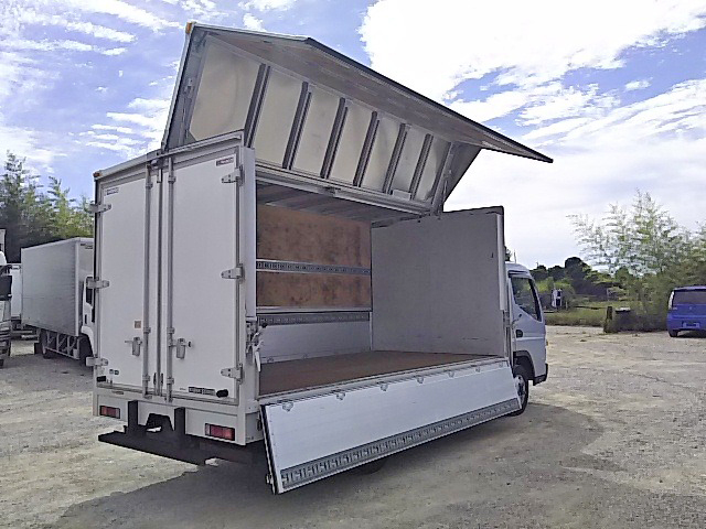 三菱ふそうキャンターアルミウイング小型（2t・3t）[写真09]