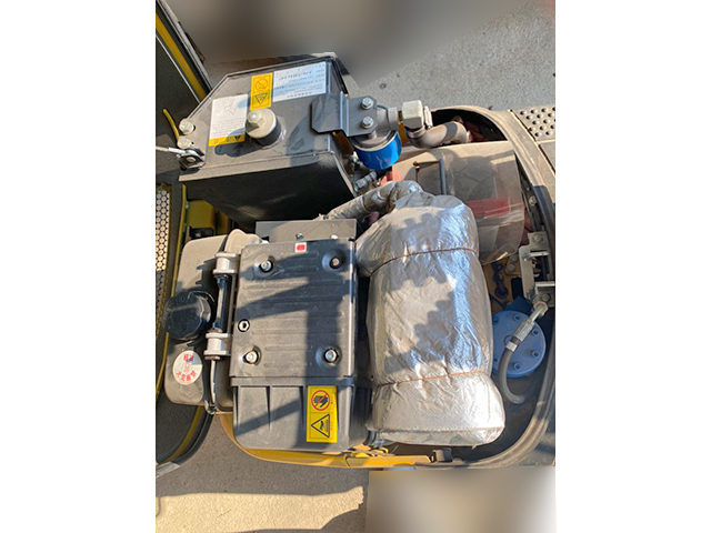 コマツミニユンボ（ミニバックホー）[写真04]