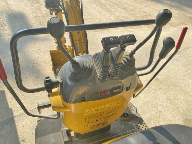 コマツミニユンボ（ミニバックホー）[写真06]