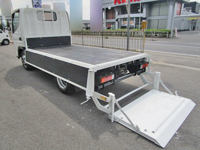 三菱ふそうキャンター平ボディ小型（2t・3t）[写真10]