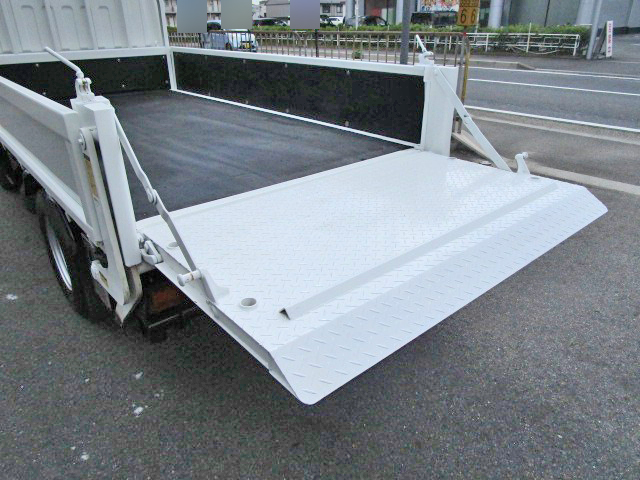 三菱ふそうキャンター平ボディ小型（2t・3t）[写真12]