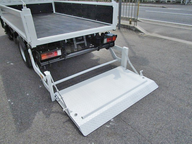 三菱ふそうキャンター平ボディ小型（2t・3t）[写真13]