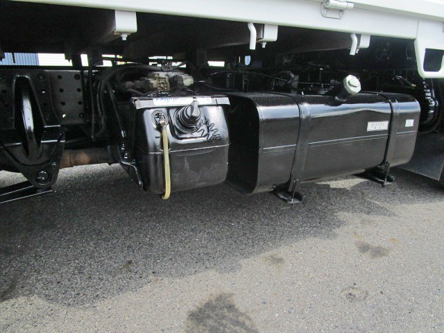 三菱ふそうキャンター平ボディ小型（2t・3t）[写真15]