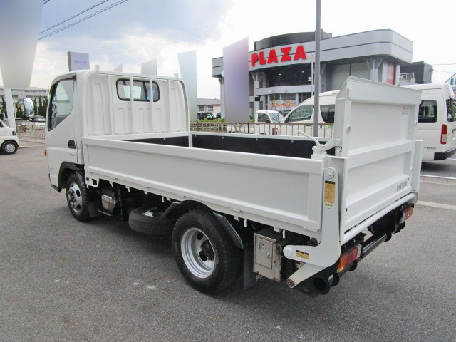 三菱ふそうキャンター平ボディ小型（2t・3t）[写真02]