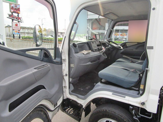 三菱ふそうキャンター平ボディ小型（2t・3t）[写真22]