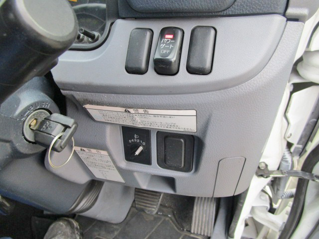 三菱ふそうキャンター平ボディ小型（2t・3t）[写真33]