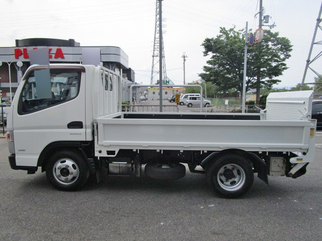三菱ふそうキャンター平ボディ小型（2t・3t）[写真06]