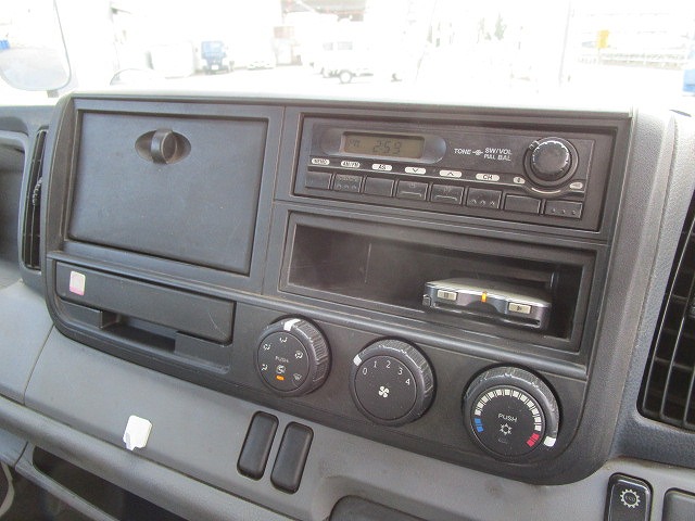 三菱ふそうキャンターガッツダブルキャブ（Wキャブ）小型（2t・3t）[写真37]