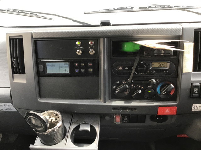 いすゞエルフ冷凍車（冷蔵車）小型（2t・3t）[写真24]