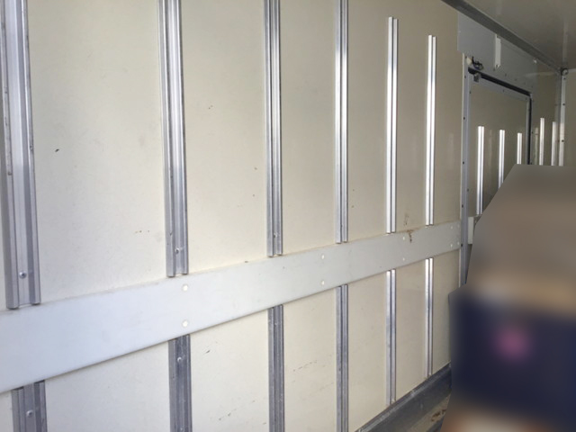 いすゞエルフ冷凍車（冷蔵車）小型（2t・3t）[写真08]