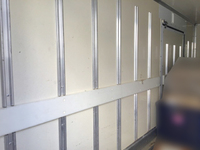 いすゞエルフ冷凍車（冷蔵車）小型（2t・3t）[写真08]