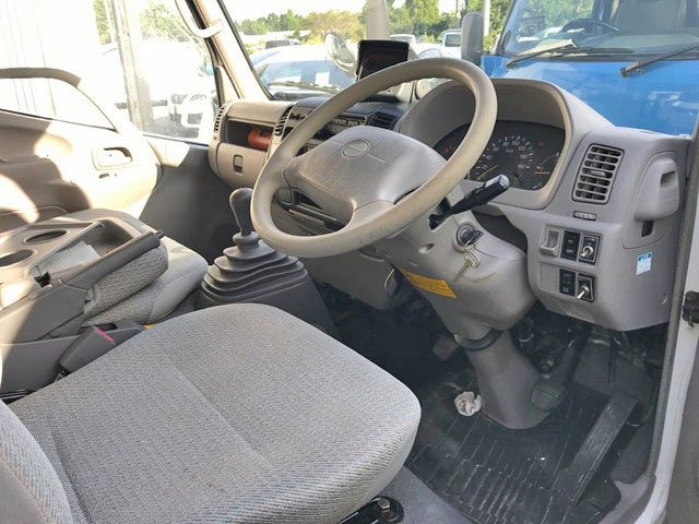 日野デュトロアルミバン小型（2t・3t）[写真22]