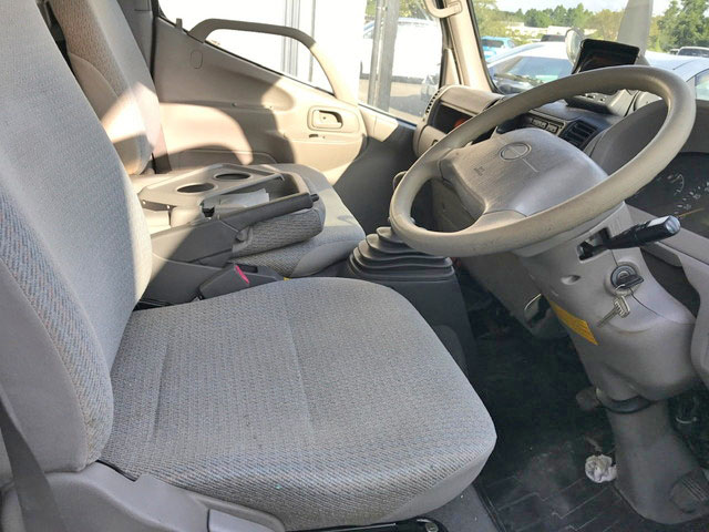 日野デュトロアルミバン小型（2t・3t）[写真23]