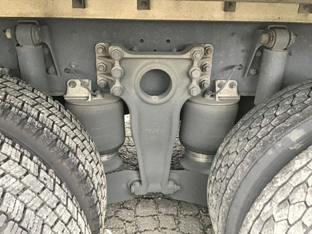 いすゞギガアルミウイング大型（10t）[写真13]