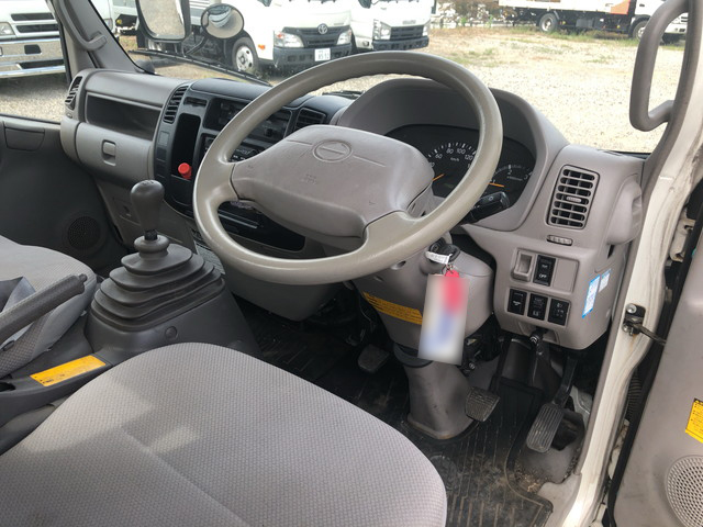 日野デュトロ平ボディ小型（2t・3t）[写真27]