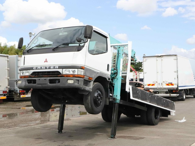 三菱ふそうキャンターセルフクレーン3段小型（2t・3t）[写真02]