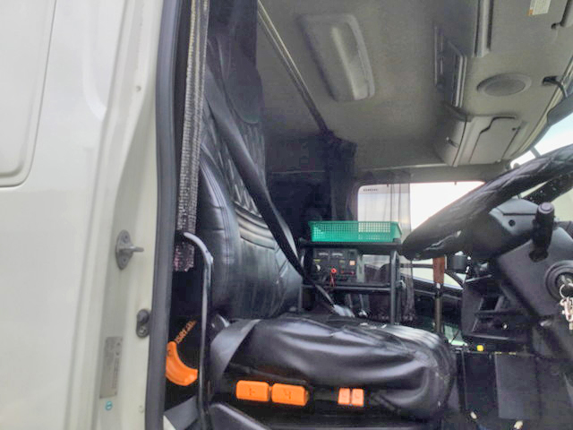 日野プロフィアダンプ大型（10t）[写真28]