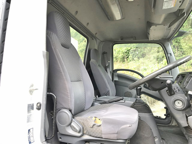 いすゞフォワードクレーン3段増トン（6t・8t）[写真33]