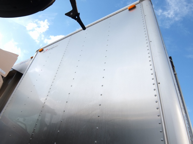 三菱ふそうキャンターアルミバン小型（2t・3t）[写真13]