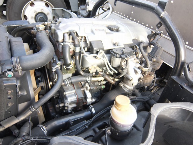 三菱ふそうキャンターアルミバン小型（2t・3t）[写真14]