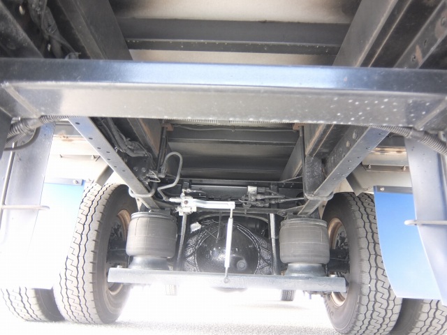 三菱ふそうキャンターアルミバン小型（2t・3t）[写真19]