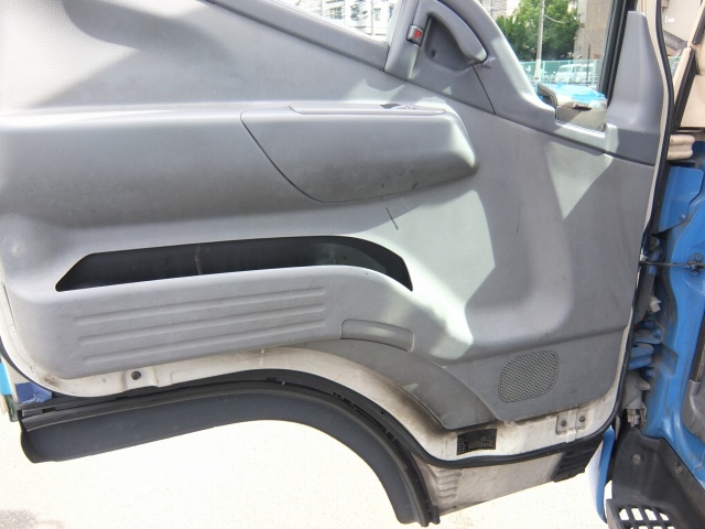 三菱ふそうキャンターアルミバン小型（2t・3t）[写真29]