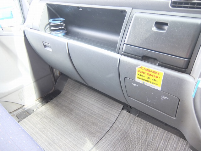 三菱ふそうキャンターアルミバン小型（2t・3t）[写真32]