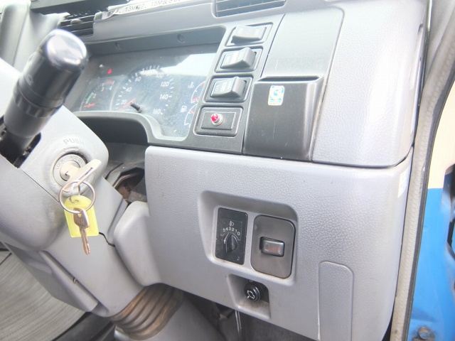 三菱ふそうキャンターアルミバン小型（2t・3t）[写真35]