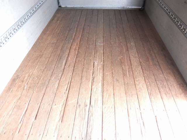 三菱ふそうキャンターアルミバン小型（2t・3t）[写真05]