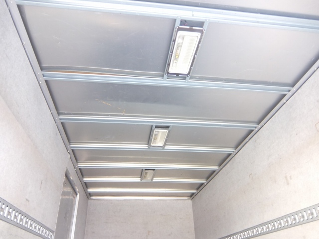 三菱ふそうキャンターアルミバン小型（2t・3t）[写真08]