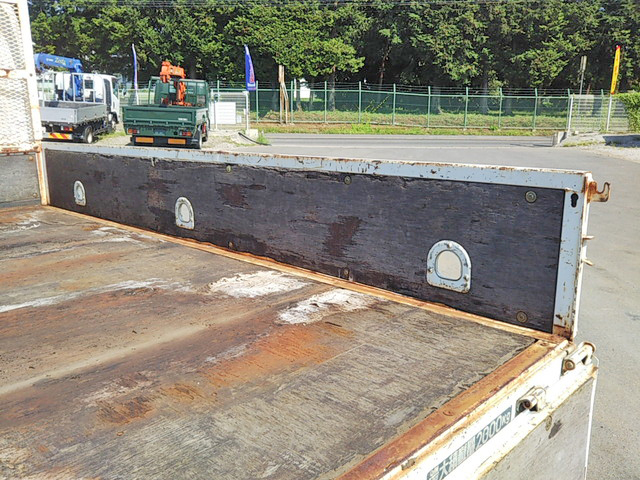 三菱ふそうキャンター平ボディ小型（2t・3t）[写真16]