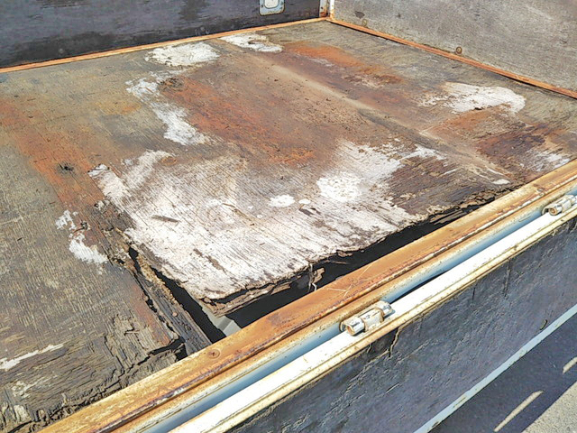 三菱ふそうキャンター平ボディ小型（2t・3t）[写真18]