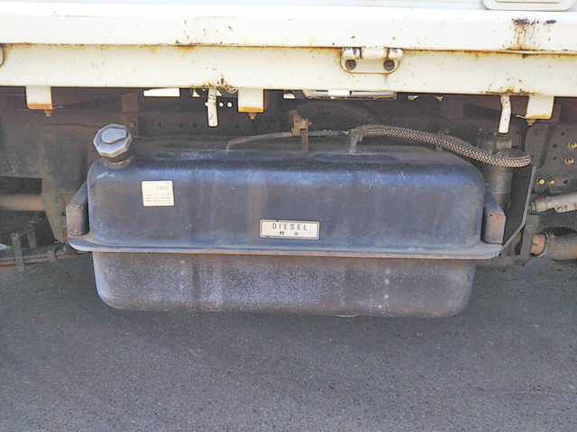 三菱ふそうキャンター平ボディ小型（2t・3t）[写真22]