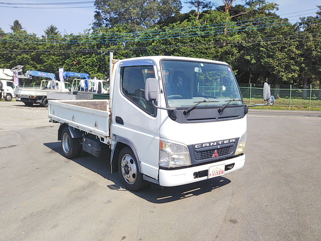 三菱ふそうキャンター平ボディ小型（2t・3t）[写真03]