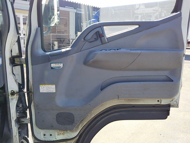 三菱ふそうキャンター平ボディ小型（2t・3t）[写真31]