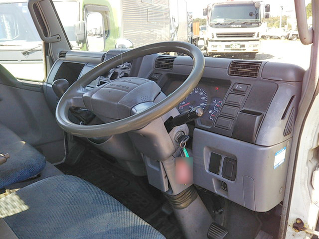 三菱ふそうキャンター平ボディ小型（2t・3t）[写真36]