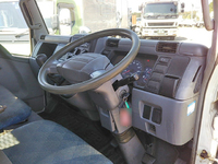 三菱ふそうキャンター平ボディ小型（2t・3t）[写真36]