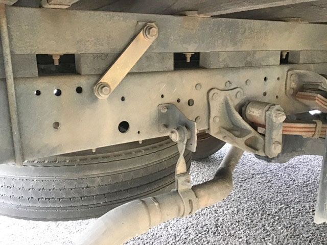 いすゞエルフ平ボディ小型（2t・3t）[写真16]