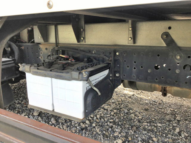 三菱ふそうキャンターアルミバン小型（2t・3t）[写真12]