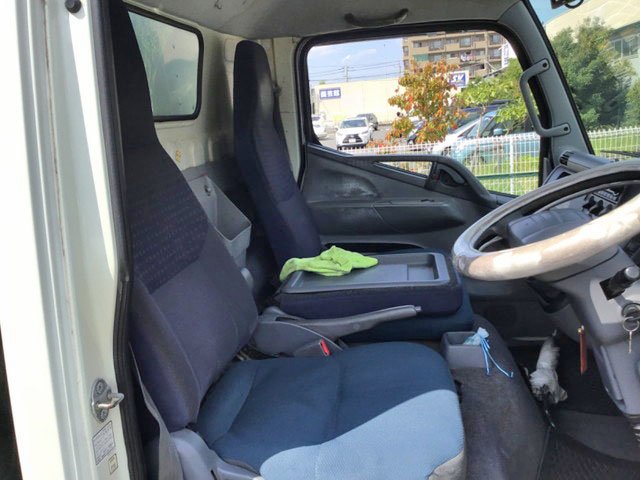 三菱ふそうキャンターアルミバン小型（2t・3t）[写真13]