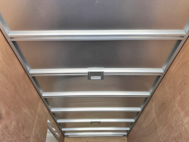 いすゞエルフアルミバン小型（2t・3t）[写真12]