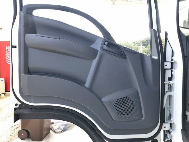 いすゞエルフアルミバン小型（2t・3t）[写真29]